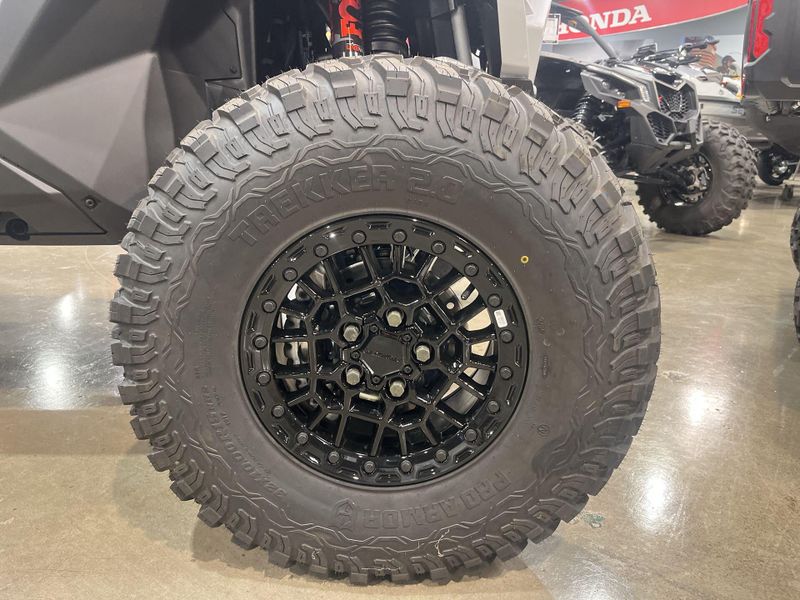 New 2026 Polaris RZR PRO R 4 ULTIMATE Image 22