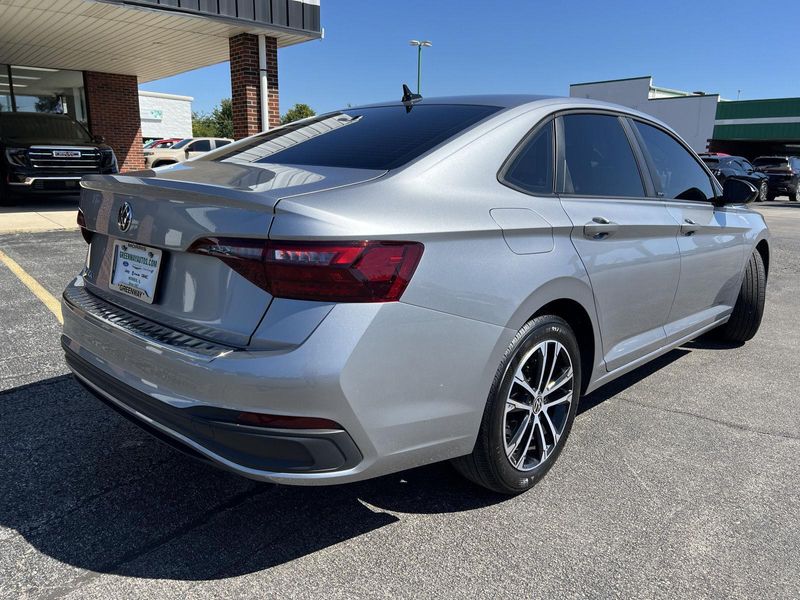 2024 Volkswagen Jetta Sport photo 4