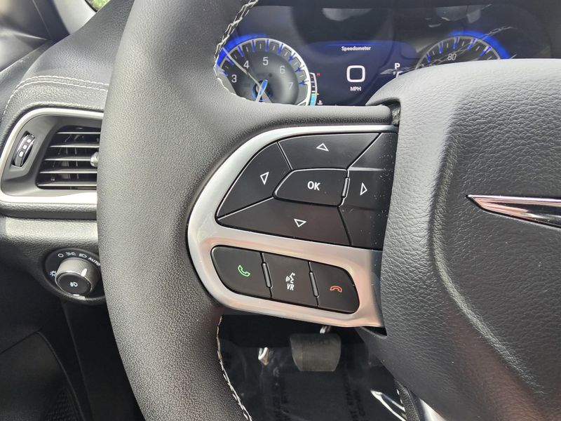 2025 Chrysler Pacifica SelectImage 16