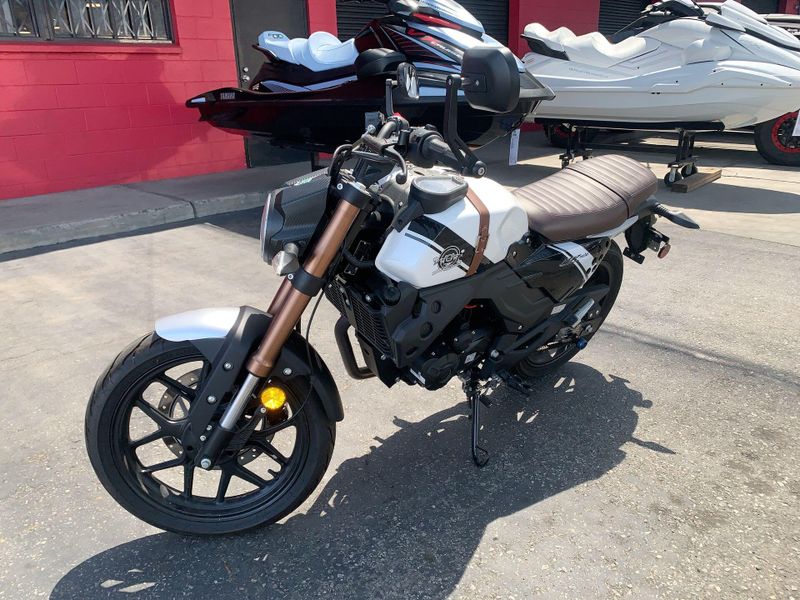 Used 2023 American Lifan KPM 200 Image 10