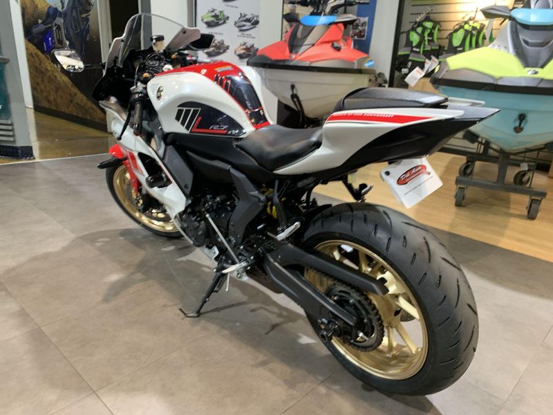 Used 2022 Yamaha YZF-R7 CA Image 12