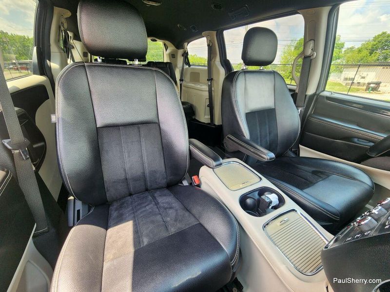 2018 Dodge Grand Caravan SXTImage 2