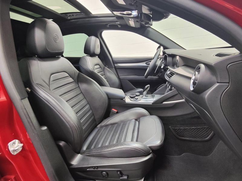 2018 Alfa Romeo Stelvio Ti Sport photo 4