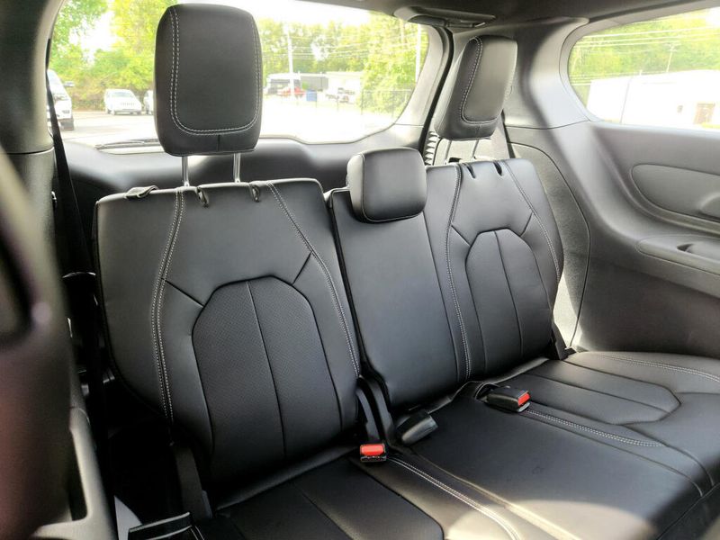 New 2027 Chrysler Pacifica Select