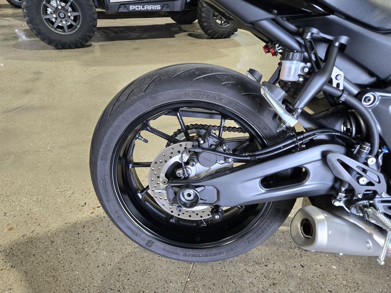 Used 2024 Yamaha YZFR7 Image 17