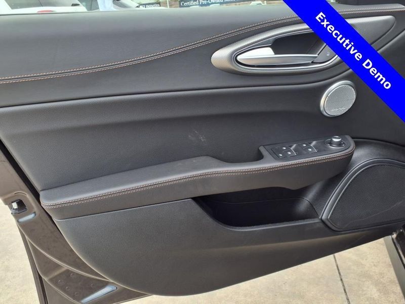 New 2025 Alfa Romeo Giulia IntensaImage 17