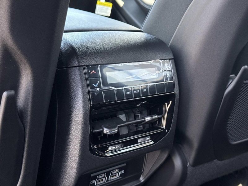 New 2026 Jeep Grand Cherokee L Laredo 4x2