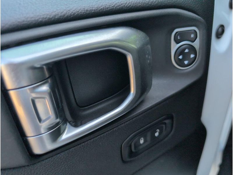 Used 2025 Jeep Wrangler SaharaImage 12