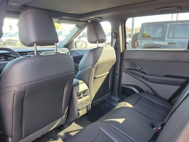 New 2026 Jeep Cherokee Overland 4x4