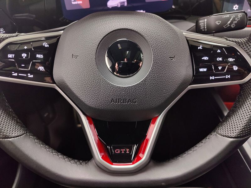 2022 Volkswagen Golf GTI SE w/Sunroof/Leather PkgImage 25