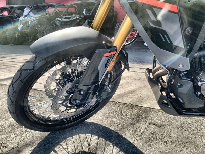 New 2025 Suzuki V-STROM 800DE Image 10