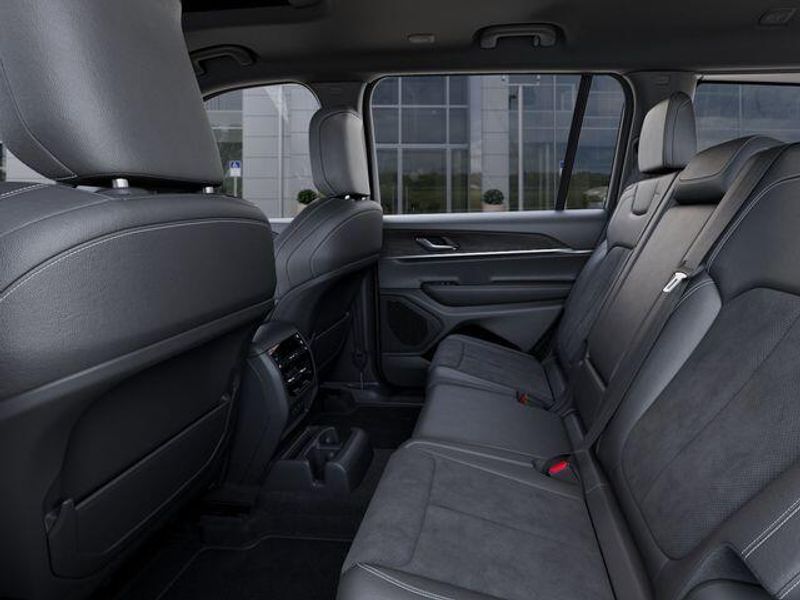 New 2026 Jeep Grand Cherokee L Laredo Altitude 4x4Image 23