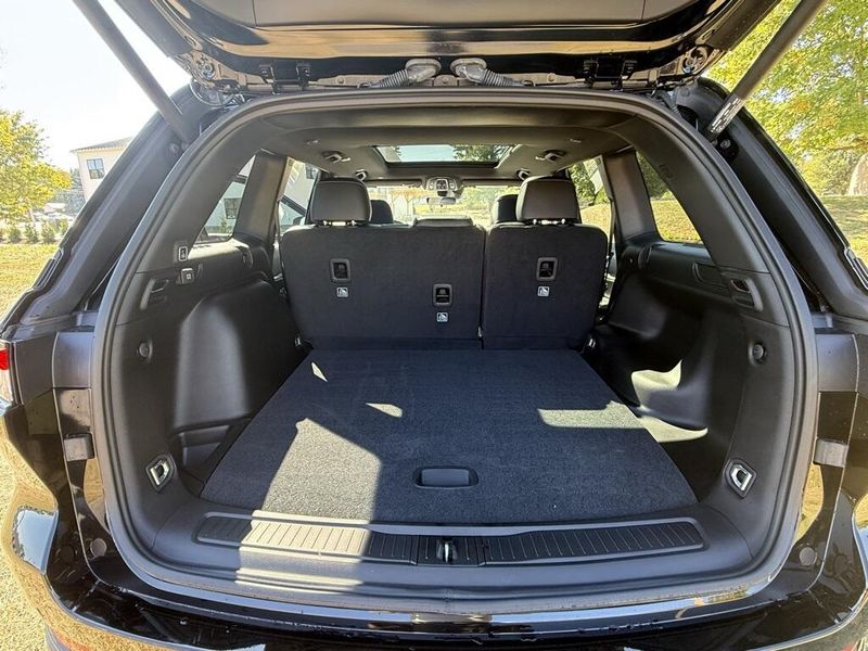 2025 Jeep Grand Cherokee Limited photo 11