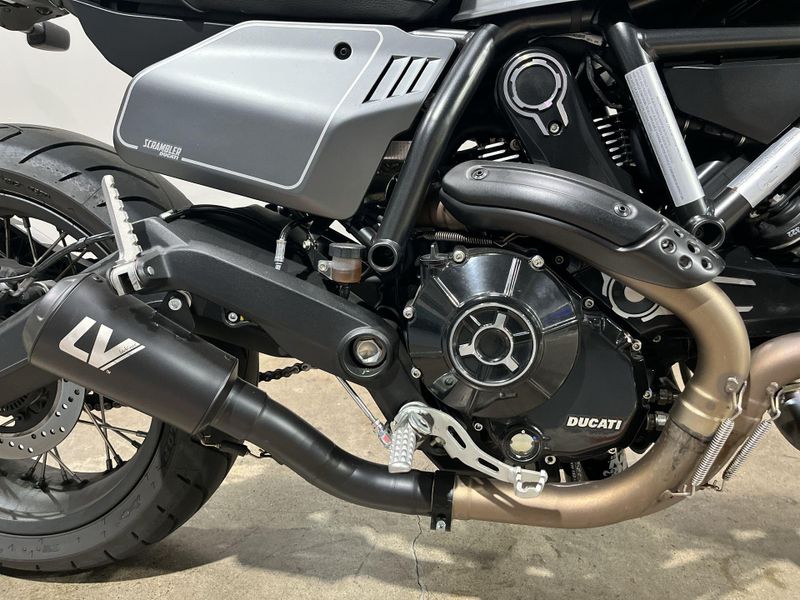 Used 2023 Ducati Scrambler Icon Dark Image 20