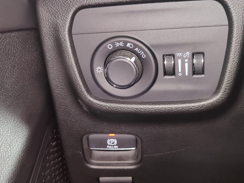 Used 2025 Jeep Grand Cherokee L V6 Laredo 4X4 w/Luxury Tech & Tow PkgImage 25