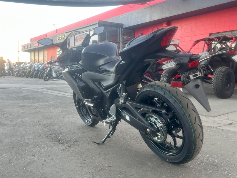 2025 Yamaha YZF-R3 ABS Image 11