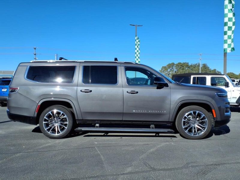 2024 Jeep Grand Wagoneer L III photo 2