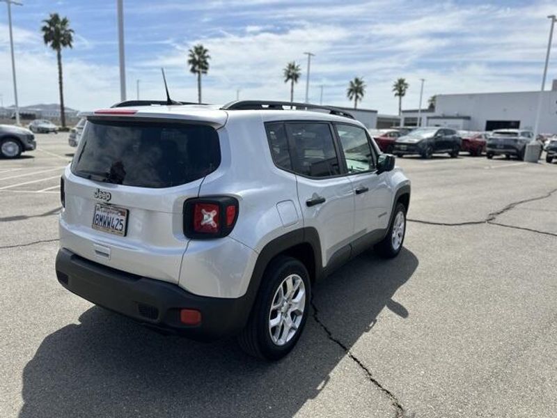 Used 2018 Jeep Renegade SportImage 5
