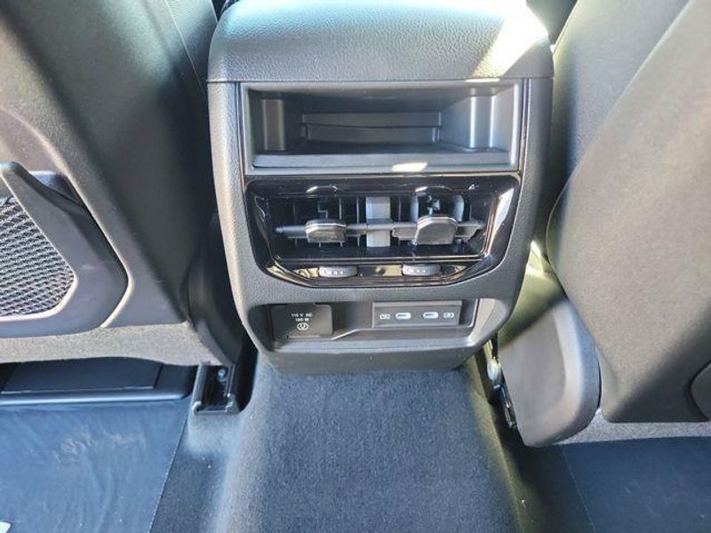 New 2026 Jeep Grand Cherokee Laredo Altitude 4x4