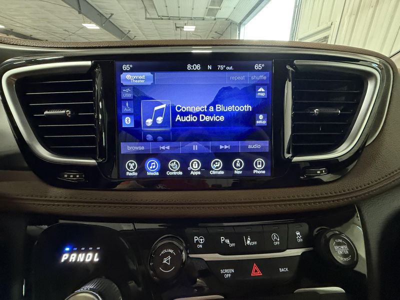 Used 2017 Chrysler Pacifica LimitedImage 26