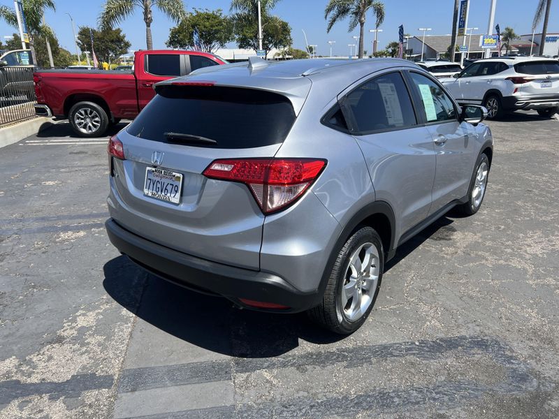 2017 Honda HR-V EX-L NaviImage 3