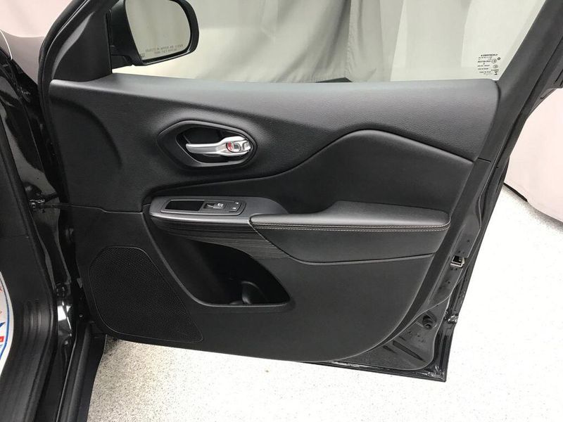 Used 2015 Jeep Cherokee LimitedImage 15