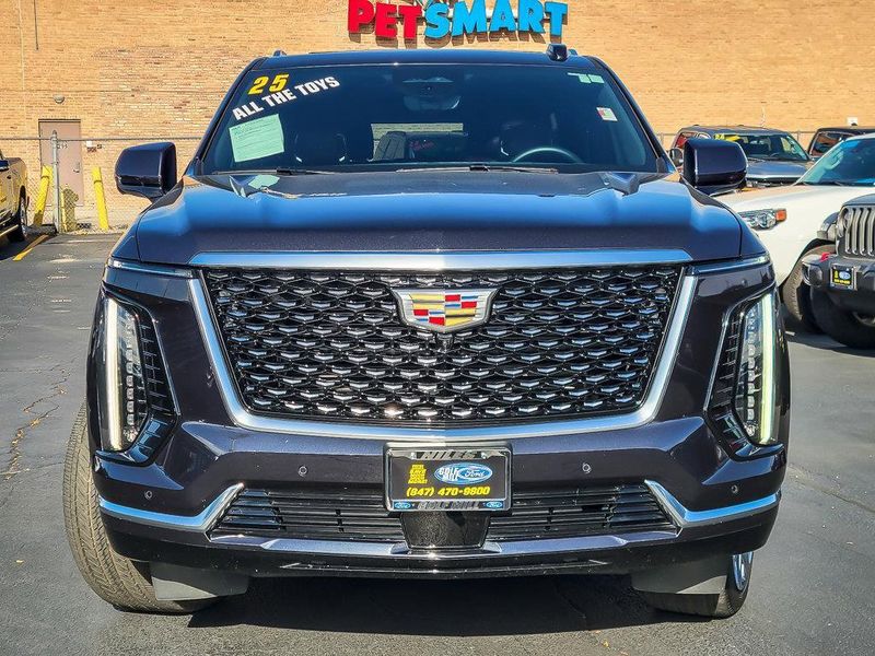 2025 Cadillac Escalade Premium Luxury photo 4