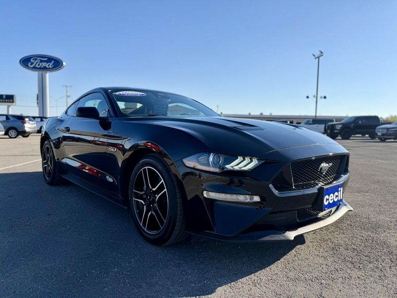 2022 Ford Mustang GT Premium photo 2