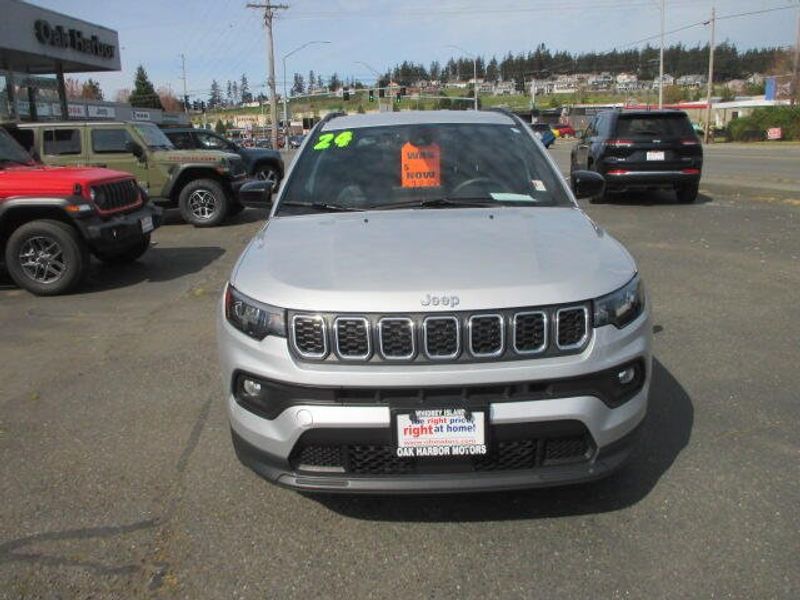 Used 2024 Jeep Compass LatitudeImage 3