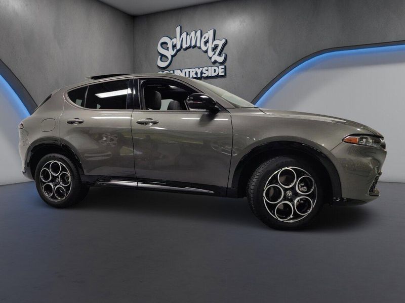 Used 2025 Alfa Romeo Tonale 2.0T AWD w/SunroofImage 4