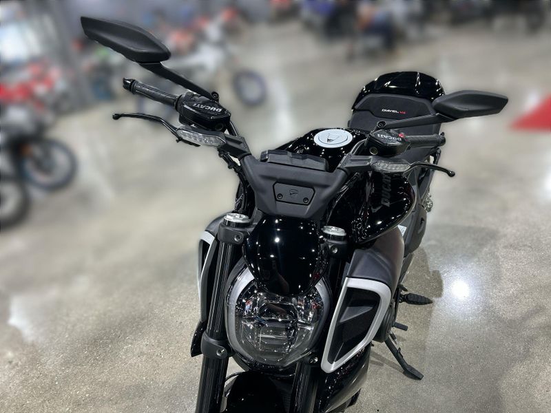 2024 Ducati DIAVEL V4 - DEMO Image 23
