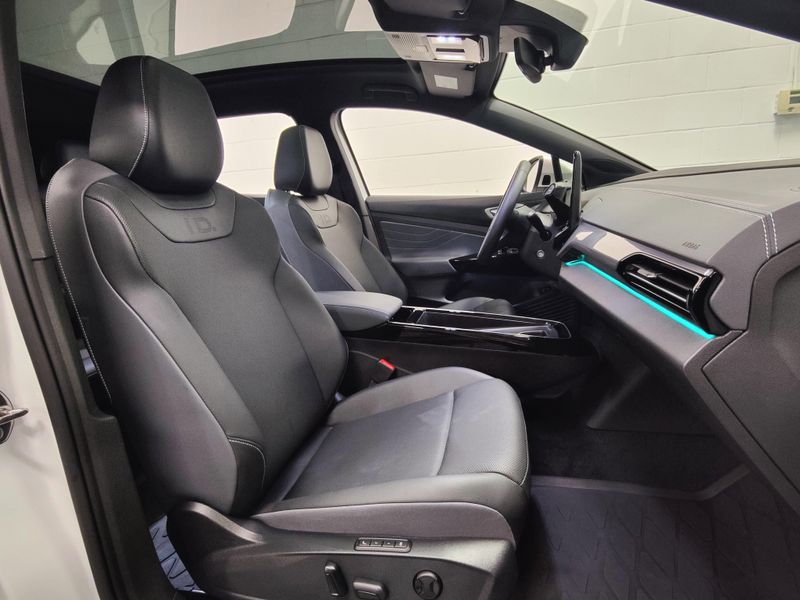 Used 2024 Volkswagen ID.4 S w/Glass RoofImage 5