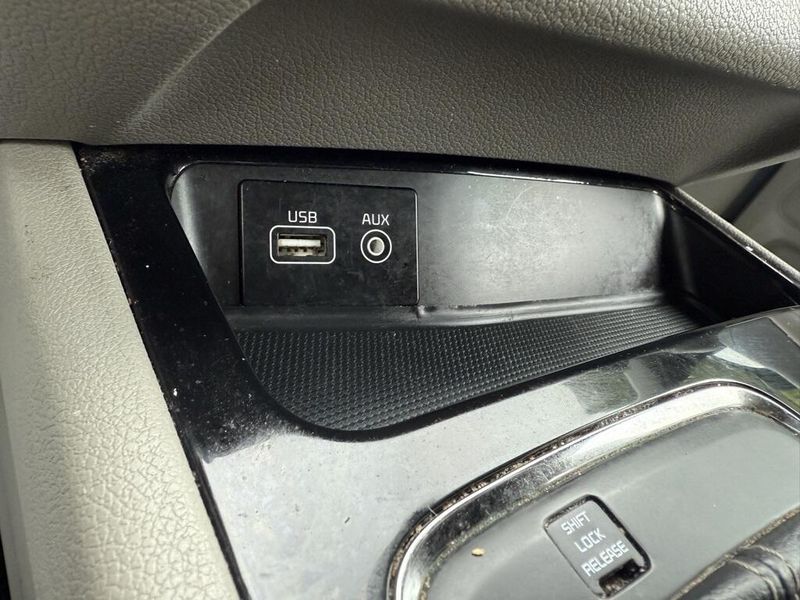 2017 Kia Sedona EX photo 25