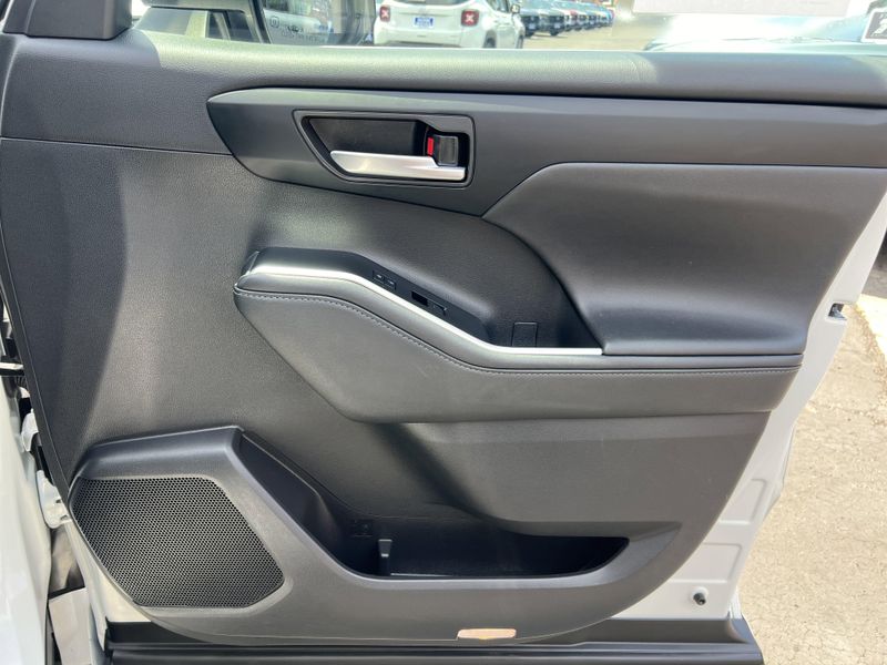 Used 2020 Toyota Highlander Hybrid XLEImage 34