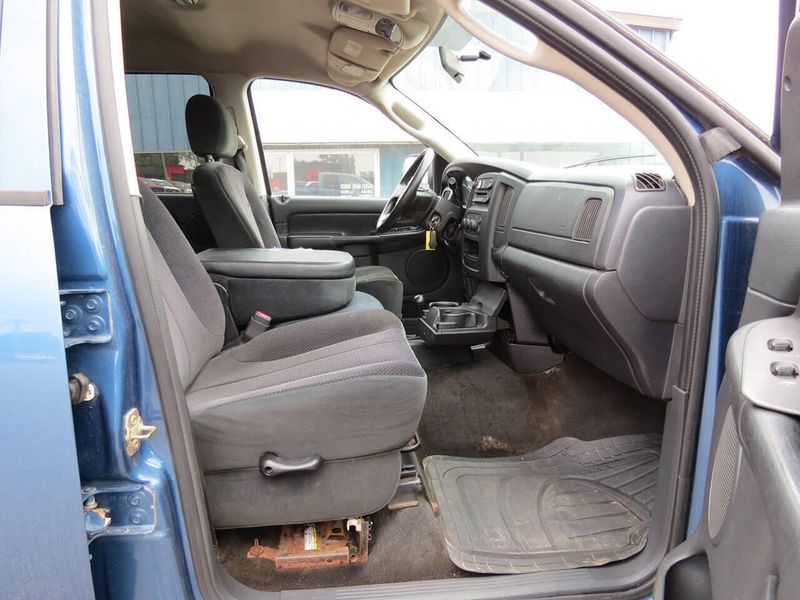 Used 2005 Dodge Ram 2500 SLT 4dr Quad Cab 4WD SBImage 16