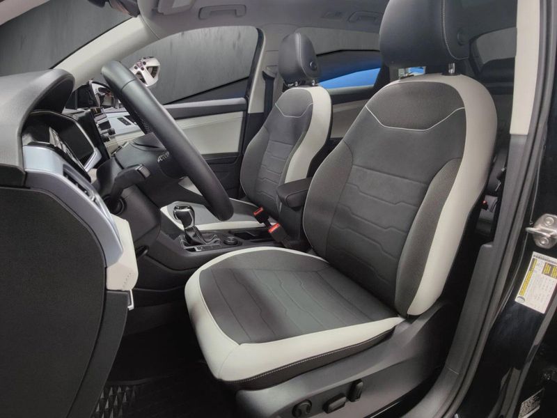 Used 2025 Volkswagen Taos SE AWD w/SunroofImage 14
