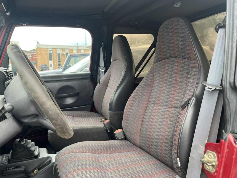 Used 1999 Jeep Wrangler JK SEImage 9