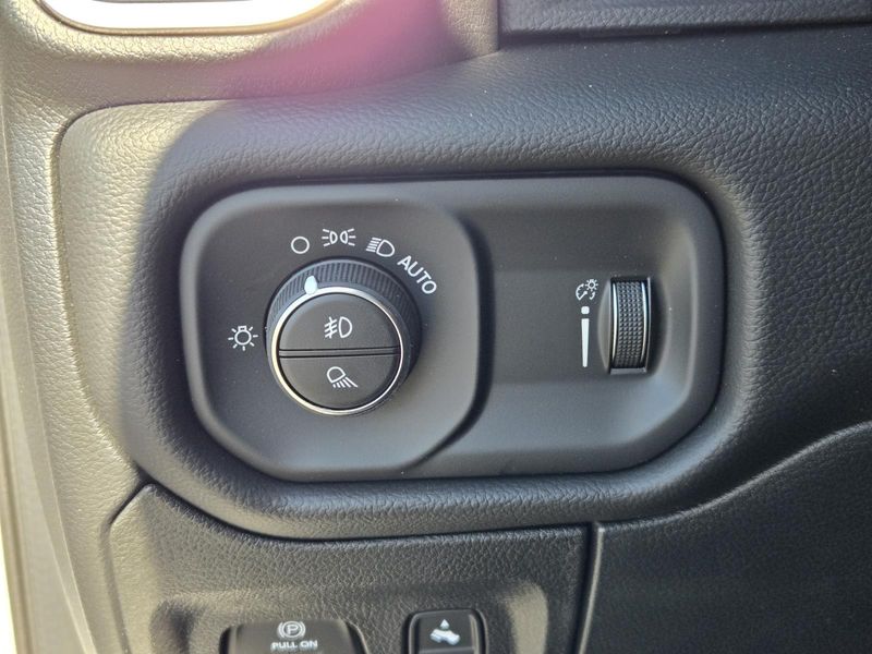 New 2026 RAM 1500 Big Horn Crew Cab 4x4 5'7' Box