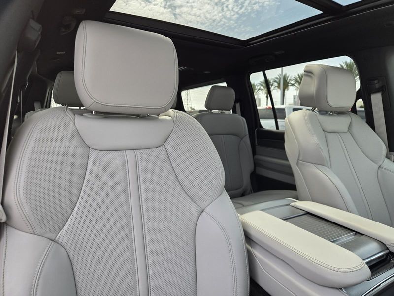 2026 Jeep Grand Wagoneer 4x2