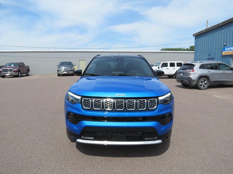 Used 2024 Jeep Compass Limited 4x4 4dr SUVImage 4