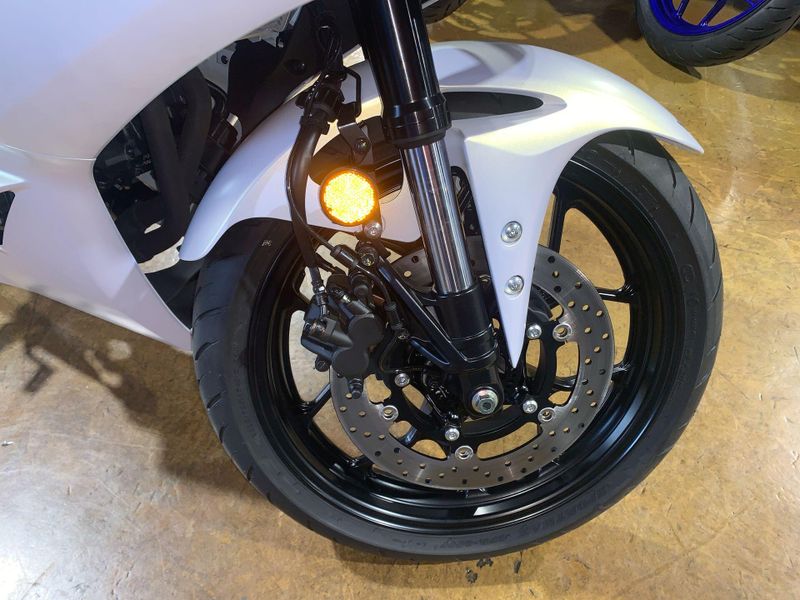New 2025 Yamaha YZF-R3 ABS Image 4