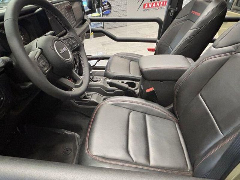 New 2025 Jeep Wrangler 4-door RubiconImage 15