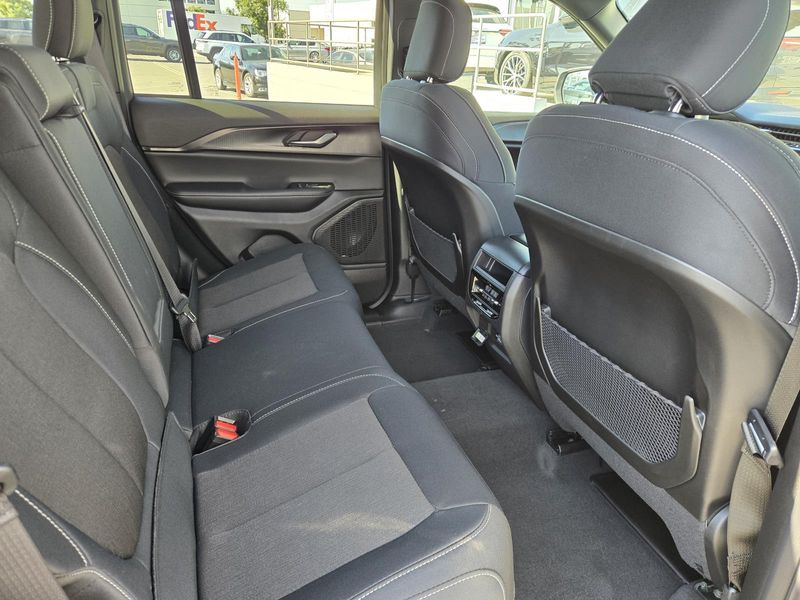New 2026 Jeep Grand Cherokee Laredo X 4x2