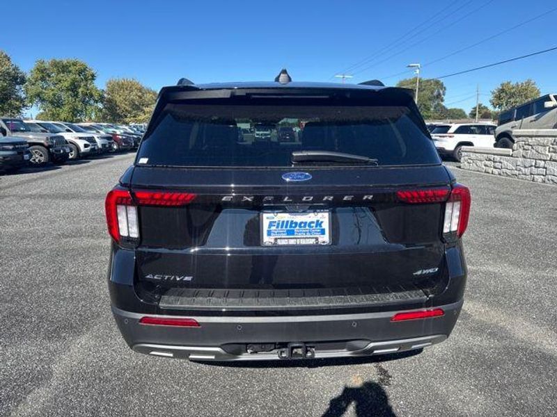 2025 Ford Explorer photo 4
