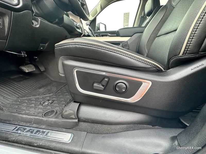 2022 RAM 1500 Laramie Crew Cab 4x4 5