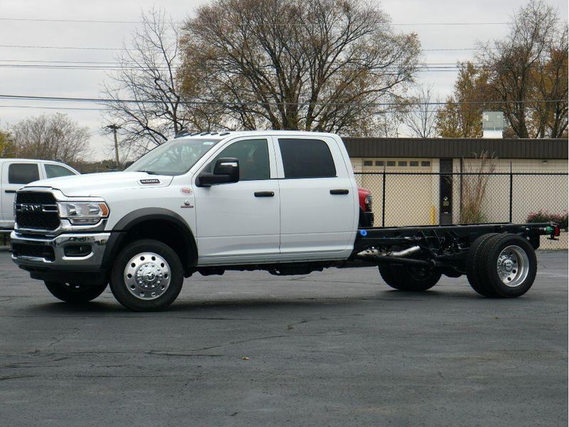 2024 RAM 5500 Tradesman Chassis Crew Cab 4x4 84