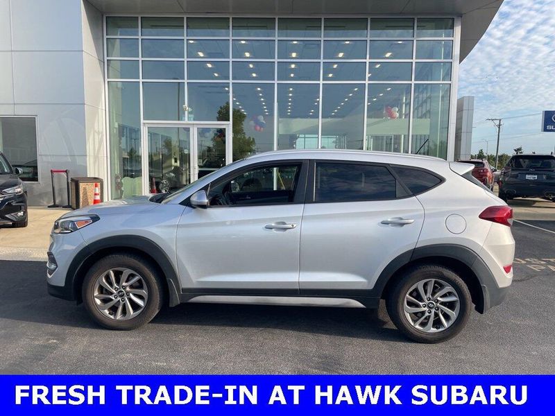 2017 Hyundai Tucson SE photo 2