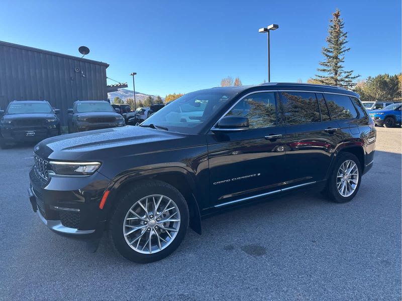 2022 Jeep Grand Cherokee L Summit photo 3