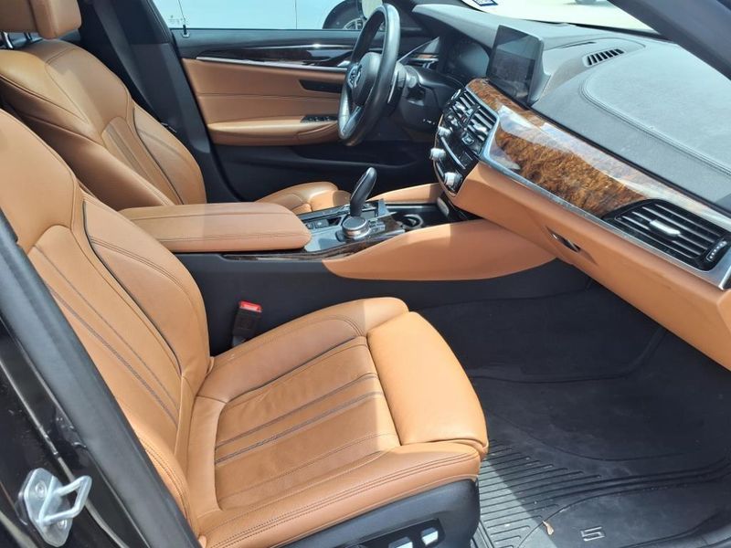 2020 BMW 5 Series M550i xDriveImage 11