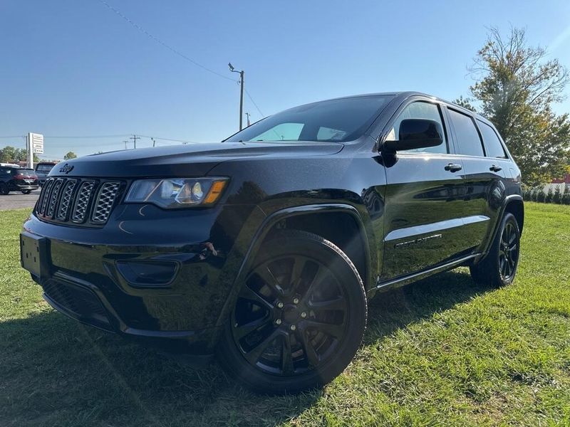 2019 Jeep Grand Cherokee Altitude photo 12